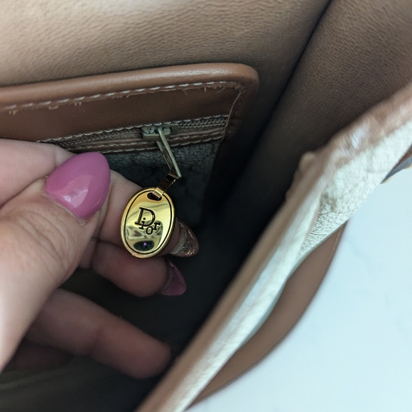 Christian Dior bag with adjustable strap - Picture 11 of 16